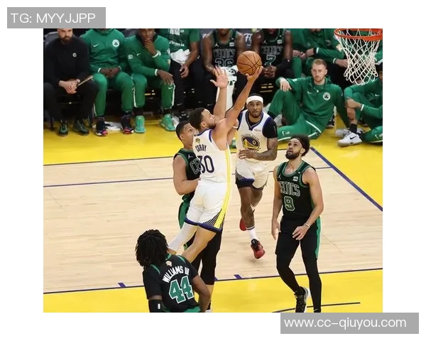 迈克布朗在勇士拓展进攻理念但坚实防守基础依然不可或缺 迈克布朗在勇士拓展进攻理念但坚实防守基础依然不可或缺