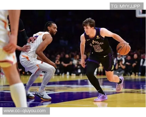 浓眉谈球队进攻体系强调球权转移与身体移动自己非常适应