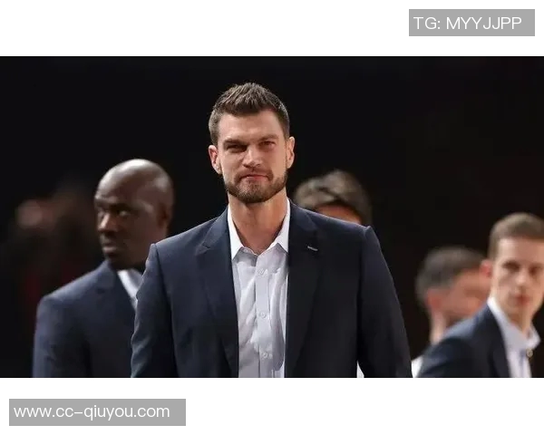 罗威评价斯普利特:低调务实的教练值得信赖愿与之并肩作战 罗威评价斯普利特:低调务实的教练值得信赖愿与之并肩作战